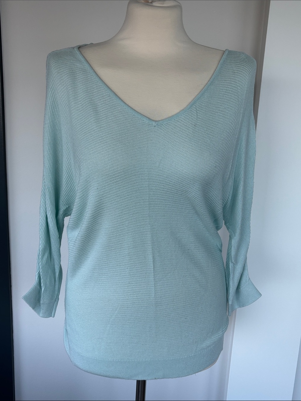 Double V neck Mint sweater